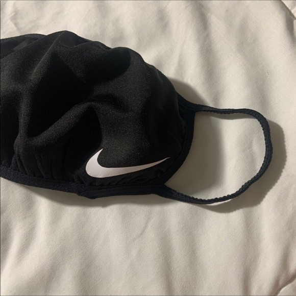 BRAND NEW ♡ Fashionable Logo Face Mask - Picture 3 of 6